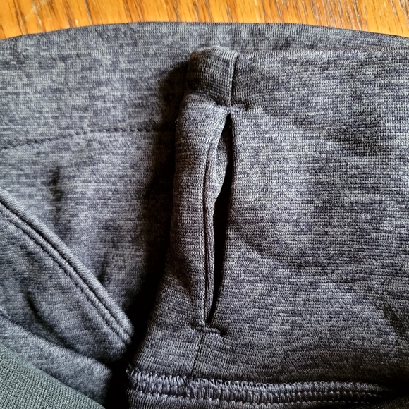 Champion Pull Over - Picture 3 of 4